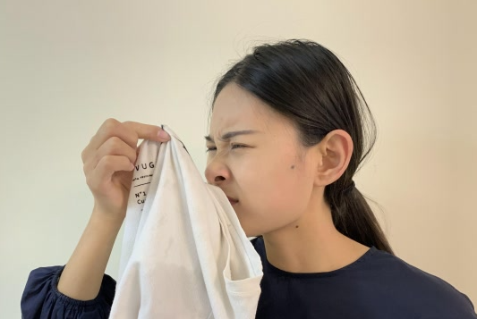 买的衣服有味道怎么去除